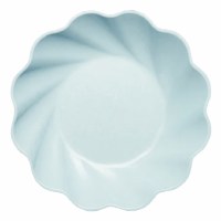 Pack of Eight 8" Sky Blue Scllop Edge Paper Plates