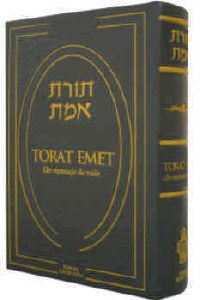 Chumash Torat Emet Complete with Spanish Translation [Hardcover]