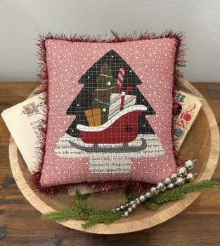 Scrapplique Tree & Sleigh Plw