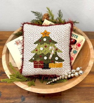 Scrapplique Tree With Presents