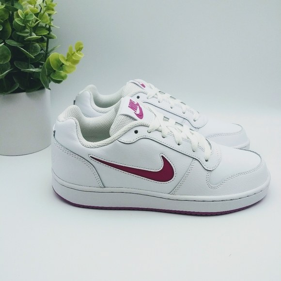 retro nikes womens