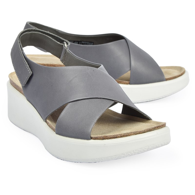 ecco narrow sandals