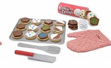 Melissa & Doug  Wood Toy Set- Slice & Bake Cookies