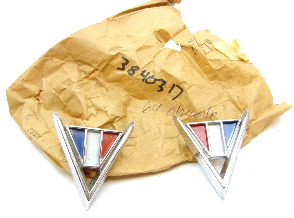 1964 Chevelle Fender Emblem /"Chevelle/" Pair