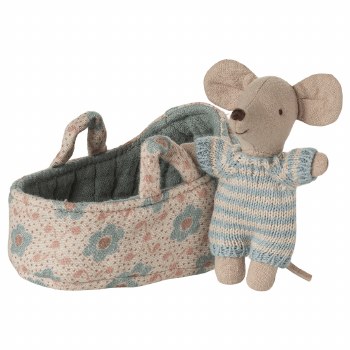 Baby Mouse in Carrycot Blue