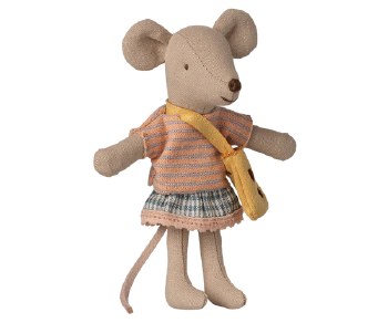 Little Sister Mouse with bag