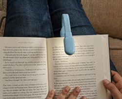 Additional picture of Kikkerland Rechargable Clip Book Light - Blue
