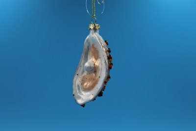OYSTER WITH PEARL