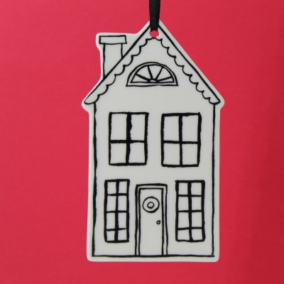 HOUSE WITH CIRCLE DOOR