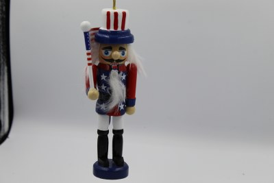 AMERICANA NUTCRACKER