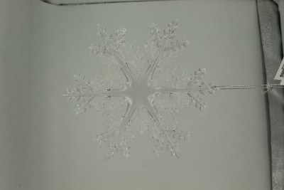 CLEAR ACRYLIC SNOWFLAKE