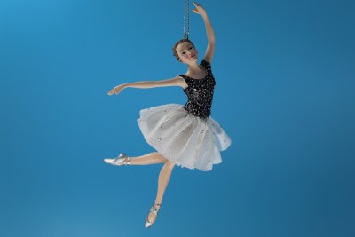 BALLERINA DRESSED IN BLACK AND WHITE