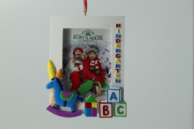 KINDERGARTEN FRAME