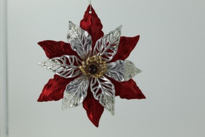 SILVER CENTER POINTSETTA