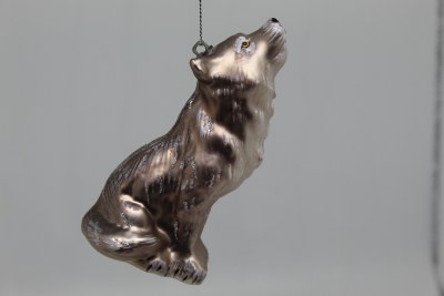 SITTING WOLF