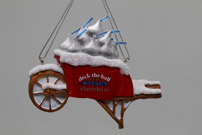 DECK THE HALL W/ KISSES