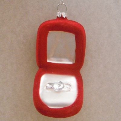 RED GLASS RING BOX