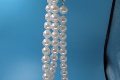 WHITE BALL GARLAND`