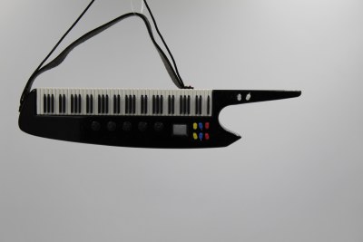 SHOULDER SYNTHESIZER