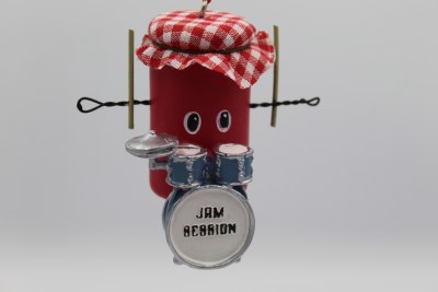 JELLY PLAYING DRUMS