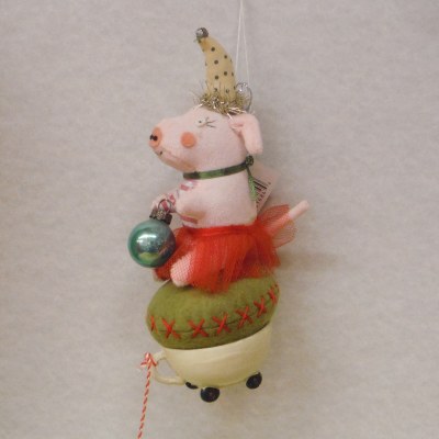 PIG ON TOP OF BALL