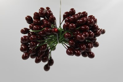 BURGGUNDY BERRIES ON WIRE
