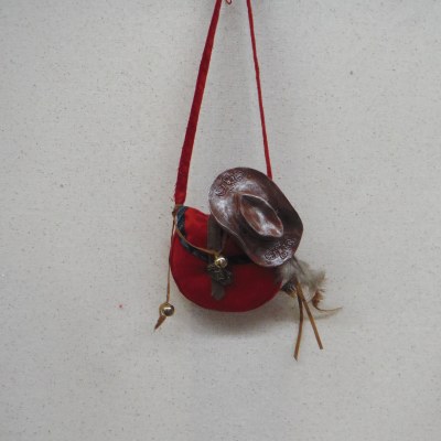 WESTERN HAT AND SHOULDER BAG