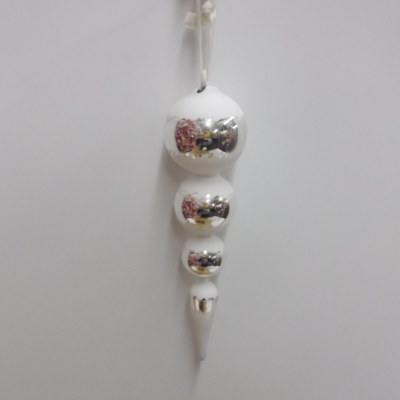 WHITE AND SILVER FINIAL