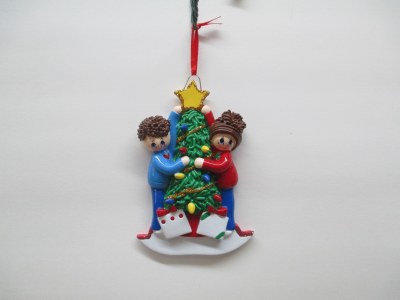 DECK THE TREE COUPLE