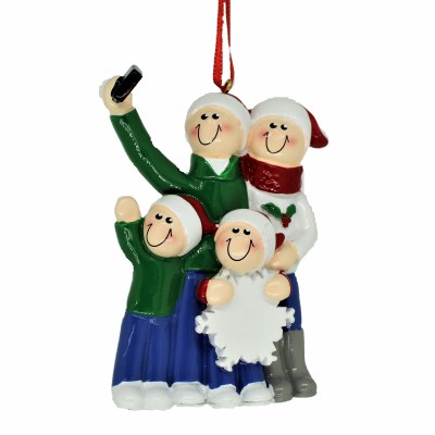 FAMILY OF 4 TAKING A SELFIE