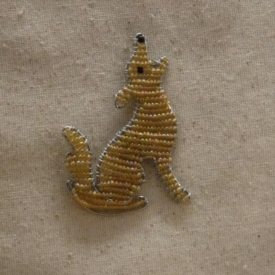 BEADED MAGNET COYOTE