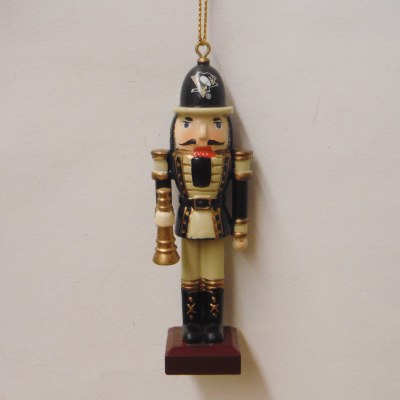PENGUINS NUTCRACKER ORN.
