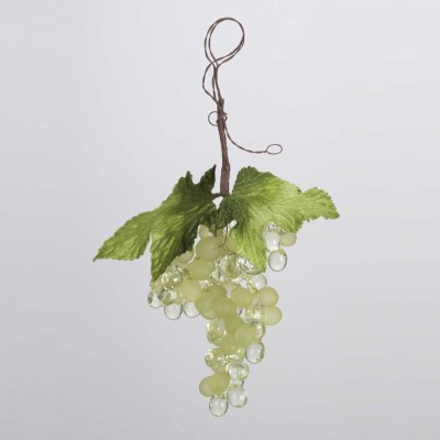 BUNCH OF GREEN GRAPES