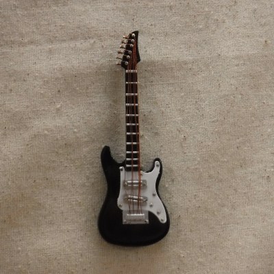 BLACK ELECTRIC GUITAR MAGNET