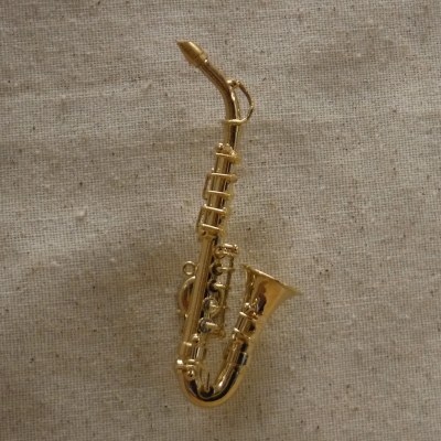 GOLD SAXOPHONE MAGNET