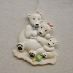 FAMILY OF 3 POLAR BEARS