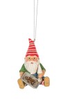 DECORATING GINGERBREAD GNOME