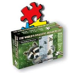 World's Smallest Jigsaw Puzzle - Peekaboo Raccoon