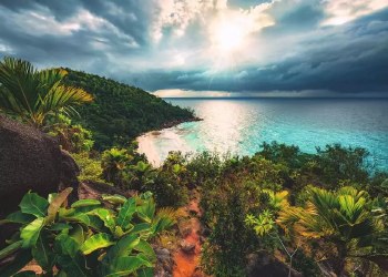Beautiful Islands Hawaii Heaven 1000pc Puzzle