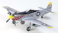 1/72 P-51 Mustang Korean War Fighter Plastic Model Kit