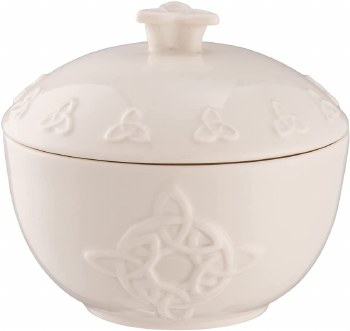 BELLEEK TRINITY KNOT COVERED SUGAR