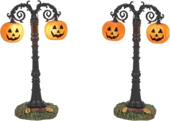 D56 HALLOWS EVE LIT STREET LAMPS