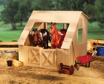 BREYER WOOD STABLE