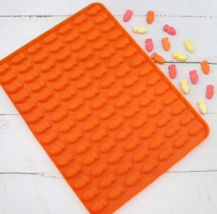 CAKE WALK Easter Carrot Mold