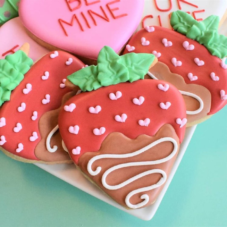 R &amp; M International Metal Cutter: Strawberry