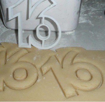 Number 16 Cookie Cutter