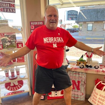 Nebraska Dotted Line Short Sleeve T-Shirt Red XL