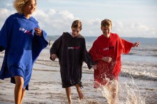Additional picture of Dryrobe Organic Cotton dryrobe Junior (Royal Blue) 10-14 Years