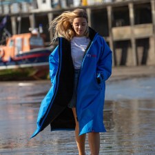 Additional picture of Dryrobe Advanced long Sleeve  Adults (Cobalt Blue Black) Large