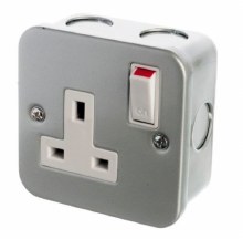 13A 1 Gang Switched Metal Clad Socket